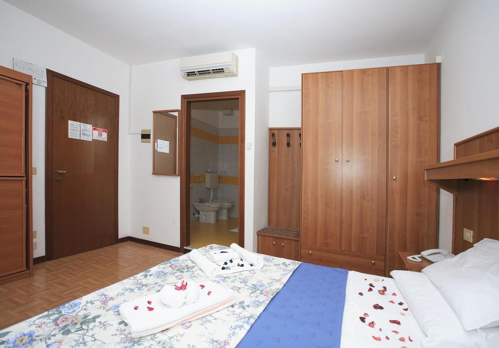 Hotel Aspe Bibione Bagian luar foto