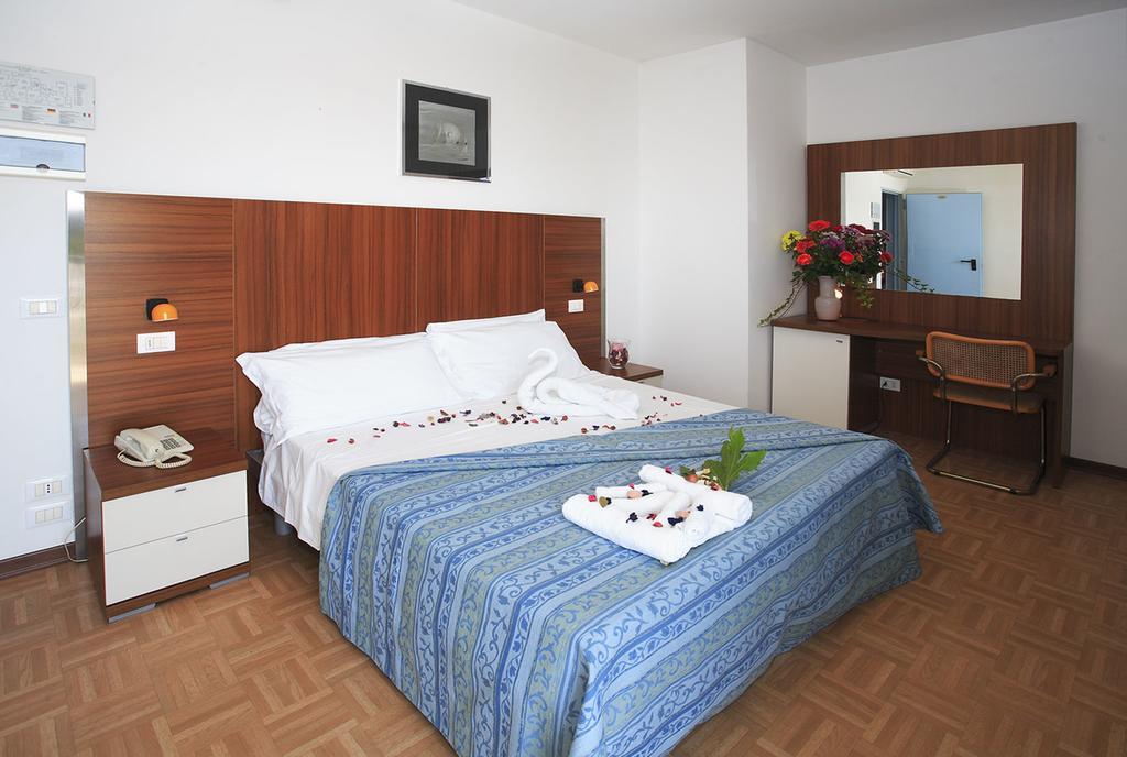 Hotel Aspe Bibione Bagian luar foto