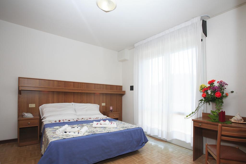 Hotel Aspe Bibione Bagian luar foto
