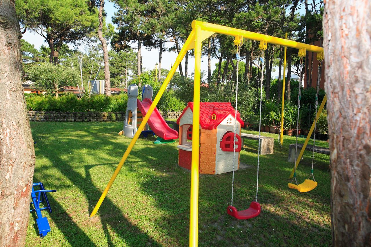 Hotel Aspe Bibione Bagian luar foto